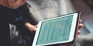 Millions ‘putting long-term eyesight at risk’ due to poor home working practices