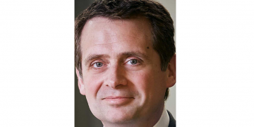 Squabble intensifies as Royal London claims LV= can retain mutual status