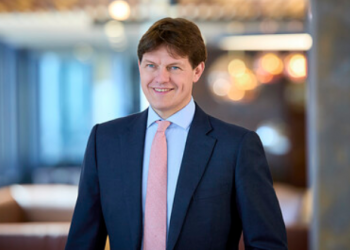 Aviva CFO exits