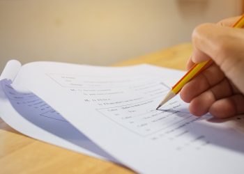 Financial advice qualifications ‘unattainable’ for dyslexic people – Knowles