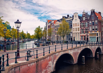 Dutch watchdog penalises two health insurers for low healthcare standards