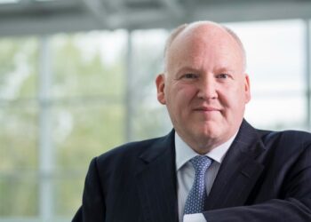 Royal London chairman steps down – updated