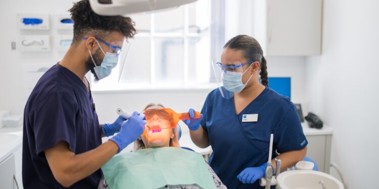 ***CLONE AND PUBLISH 27/28 NOV*** Oral cancer and dental care: how businesses can support prevention and protection